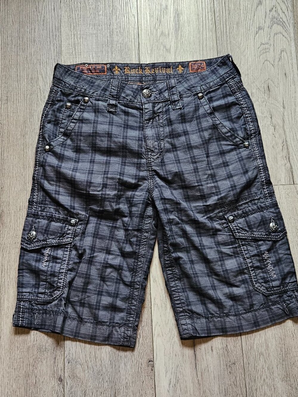 Rock Revival Men's Charcoal Plaid Cargo Shorts Faux Flap Pockets Size 30 / 34